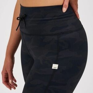 NWT Vuori - Daily Legging Camo Black Performance Leggings 7/8 Length Small